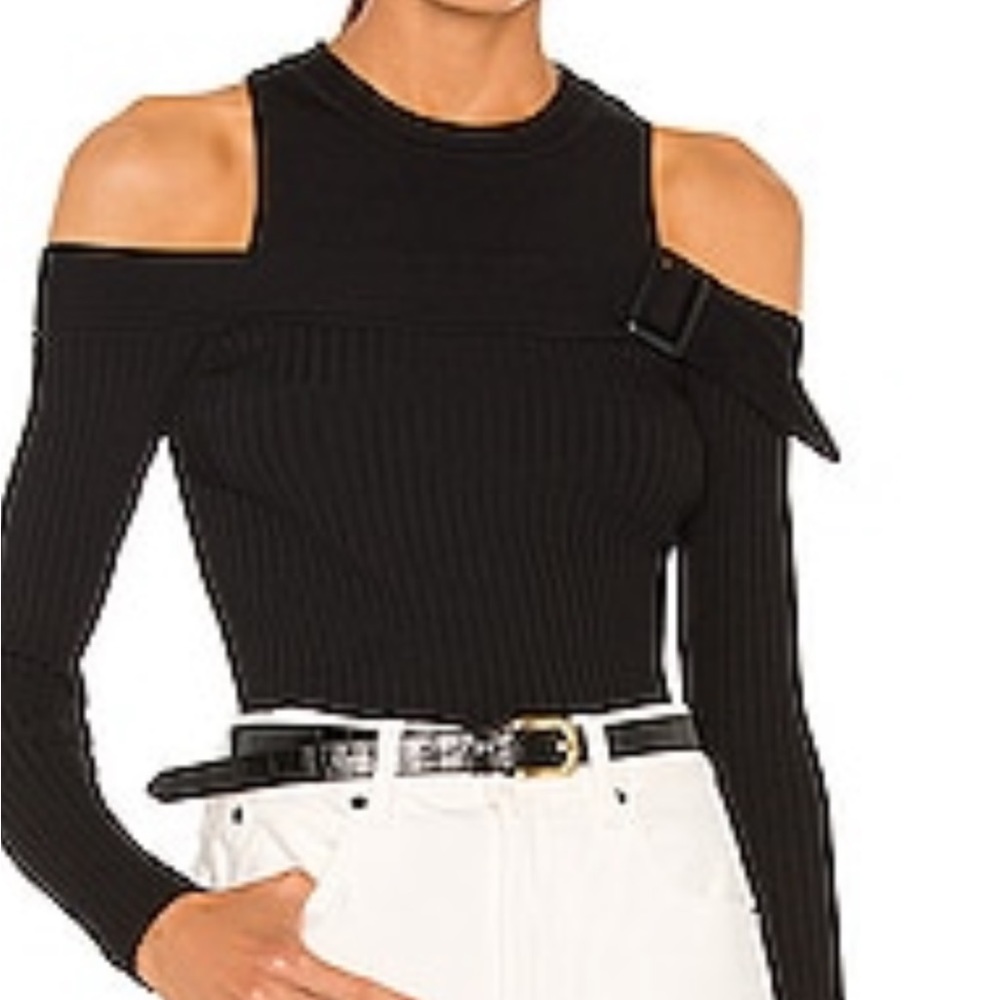 Cut out belt top- black.